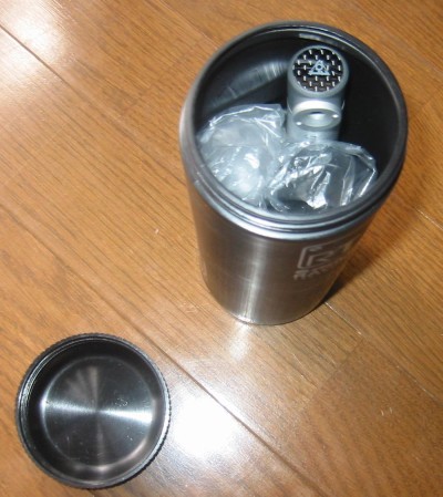 携帯ポンプ、チューブが入ってます。